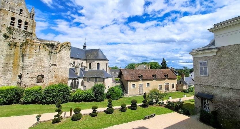 chateau-orleans-meung-sur-loire-facade-avant